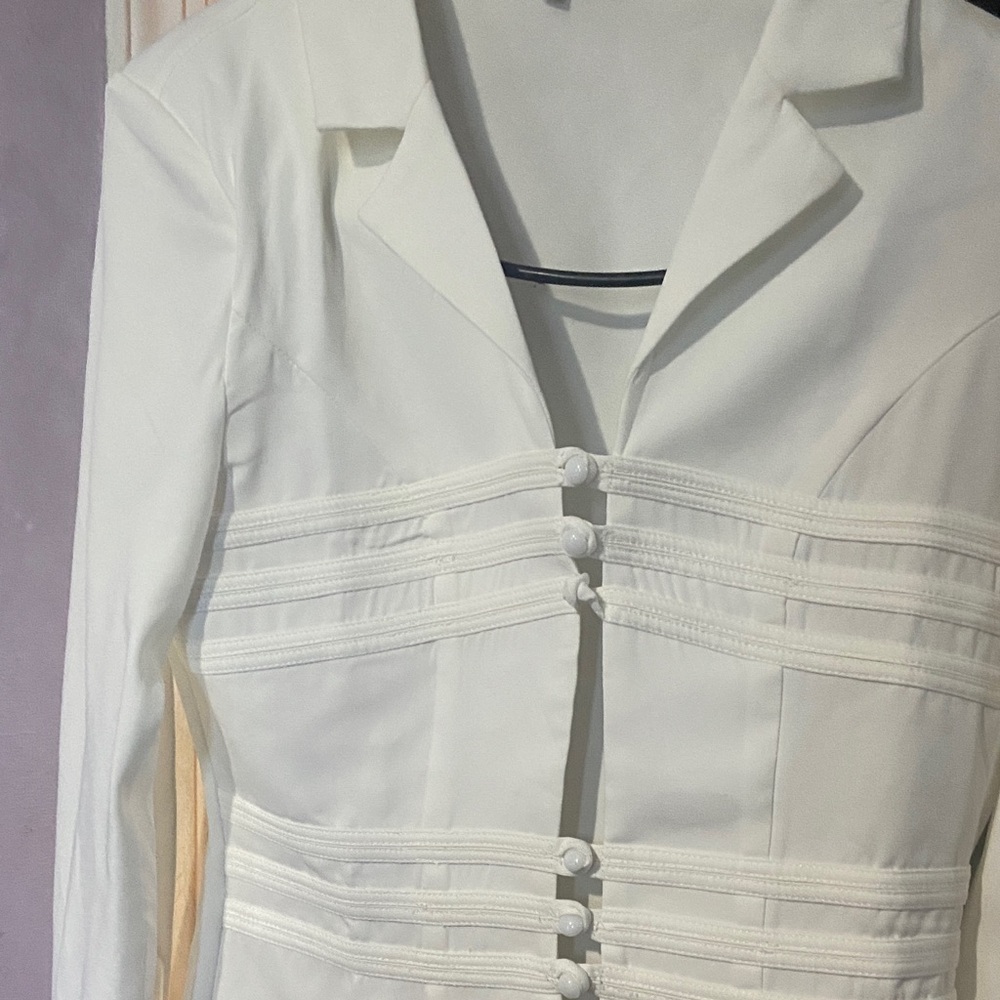 Fashion Nova White Tailored Cinched women’s shirt - Picture 4 of 4